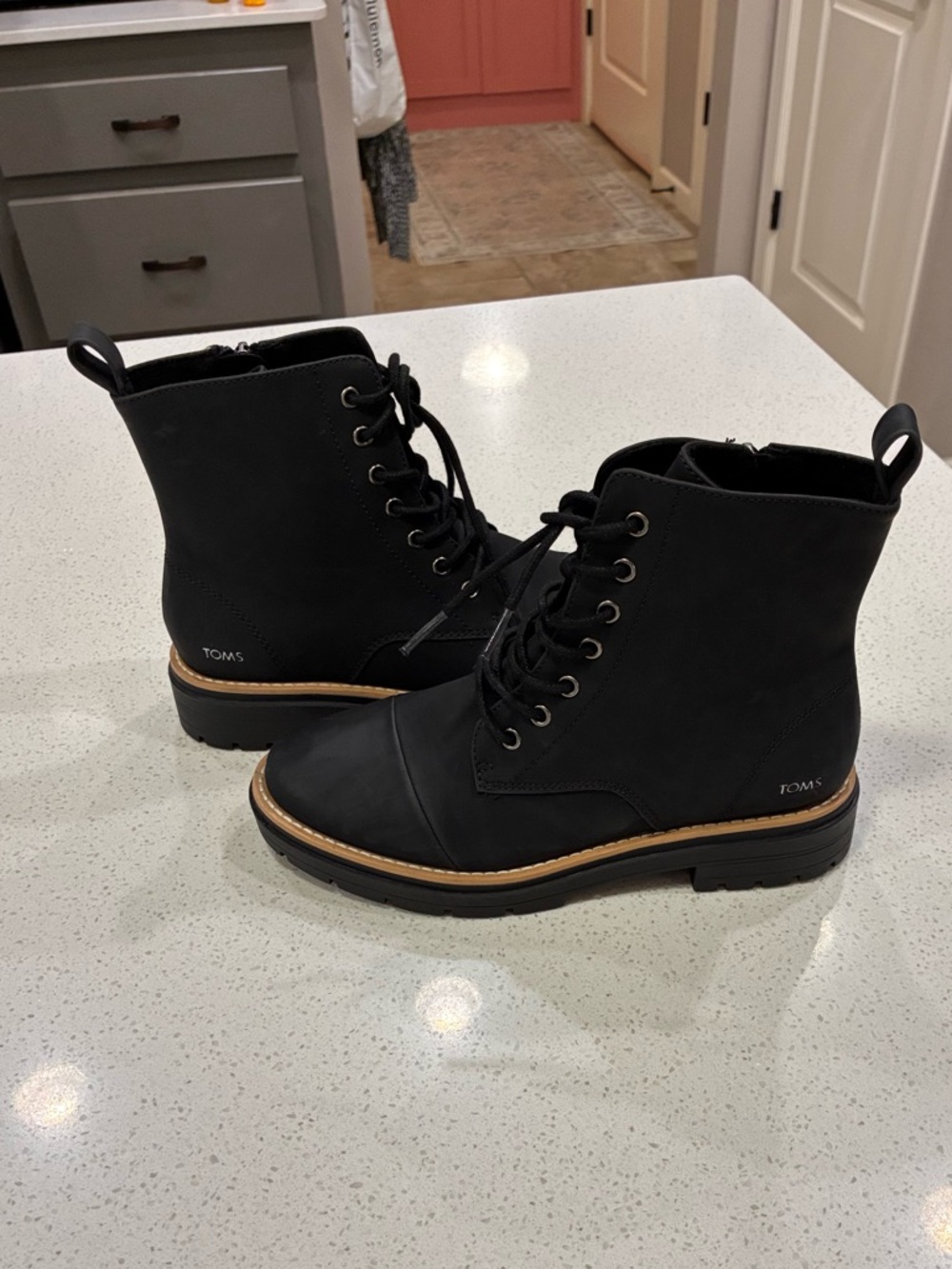 TOMS Black Combat Lug Sole Ankle Boots Lace Up Side Zip Womens Size 7 Like New - Picture 4 of 9